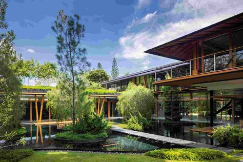 The Water Courtyard House was conceived as a house in a garden in land-scarce Singapore, with greenery and garden forming the heart and backdrop for the house. The building folds itself around a water courtyard and at the same time terraces back with roof gardens, such that even the bedrooms above, always have a view of greenery and roof gardens. Water Courtyard, Philippine Architecture, Summer House Design, Natural Building Materials, Tropical Architecture, Architecture Model House, Building Material, Natural Building, Village House Design