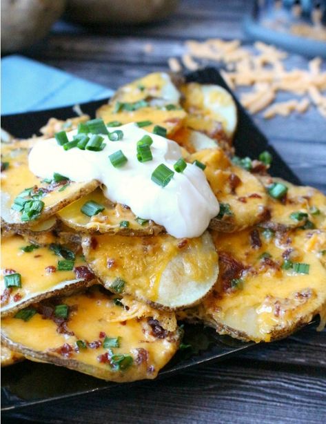 loaded-potato-nachos-index Cheddar Bacon Ranch Dip, Potato Nachos Recipe, Nacho Recipes, Loaded Potatoes, Baked Nachos, Nacho Toppings, Potato Nachos, Loaded Baked Potato, Loaded Potato