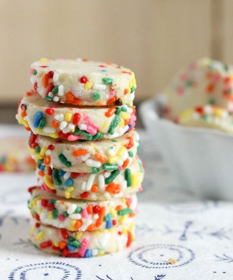 Sprinkle Slice and Bake Shortbread | Dough-Eyed Adjusted for Altitude!!! Slice And Bake Shortbread, Funfetti Cookies, Sprinkle Cookies, Köstliche Desserts, Sandwich Cookies, Savoury Cake, Shortbread Cookies, Cookies Recipes Christmas, Smile On