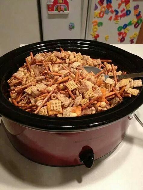 Chex Mix Crock Pot, Homemade Chex Mix, Cereal Mix, Chex Mix, Crock Pot Slow Cooker, Think Food, Crock Pot Cooking, How To Make Homemade, Iftar