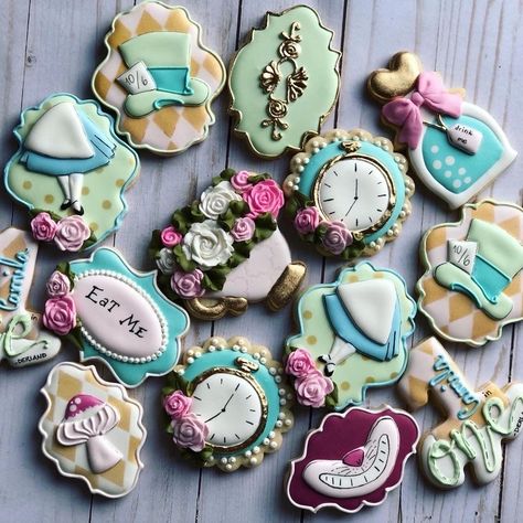 Alice In Wonderland Cookies, Wonderland Cookies, Lucy Birthday, Cookies Decorated With Royal Icing, Onederland Party, Alice In Wonderland Tea Party Birthday, Alice In Wonderland Cakes, Onederland Birthday Party, 1st Birthday Party For Girls