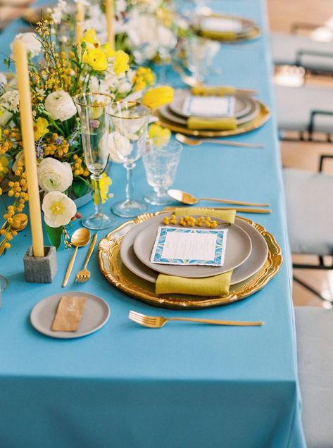 Best Wedding Decor, Beach Dessert, Dessert Display Wedding, Table Coordinate, Yellow Wedding Colors, Blue Table Settings, Birthday Deco, Decor Images, Spain Wedding