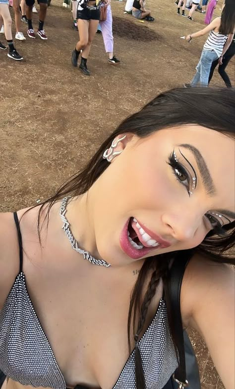 Strass Makeup Eyes, Simple Festival Makeup, Make Baddie, Festival Makeup Rave, Concert Makeup, Rhinestone Makeup, Prom Makeup Looks, Rave Makeup, Sure Thing