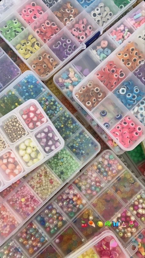 Bracelet Kit Aesthetic, Pretty Beaded Jewelry, Crystal Bead Jewelry, Knots Diy, Pretty Jewelry Necklaces, Friendship Bracelets Designs, Diy Jewelry Unique, Bead Charms Diy, Beaded Boxes