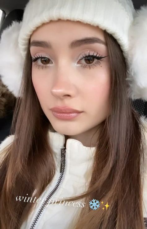 Snow Angel Makeup, Deer Pretty, Shapes Rpg, Slavic Girl, Feminine Makeup, Angel Makeup, Dior Cosmetics, Daily Ootd, Goals Motivation