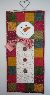 Sinter Klaas, Christmas Quilting Projects, Christmas Quilt Blocks, Snowman Quilt, Christmas Sewing Projects, Christmas Quilt Patterns, Holiday Sewing, Hanging Quilts, Christmas Wall Hangings