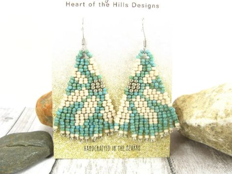 Diy Thread Earrings, Fringe Earring Pattern, Flower Seed Bead, Miyuki Beads Pattern, Fringe Earring, Seed Bead Flowers, Beaded Earrings Diy, Candy Jewelry, Brick Stitch Earrings