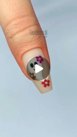 How To Make A Ghost On Nails, Ghost On Nails, Autumn Kawaii, Rootin Tootin, Dotting Tool, Pumpkin Ghost, Instagram Nails, Velvet Top, Nail Pro