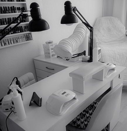 Home Nail Salon Ideas Small Spaces, Home Nail Salon Ideas, Nail Technician Room, Tech Room, Nail Salon Interior Design, Nail Salon Interior, Home Beauty Salon, Nail Desk, Esthetician Room Decor