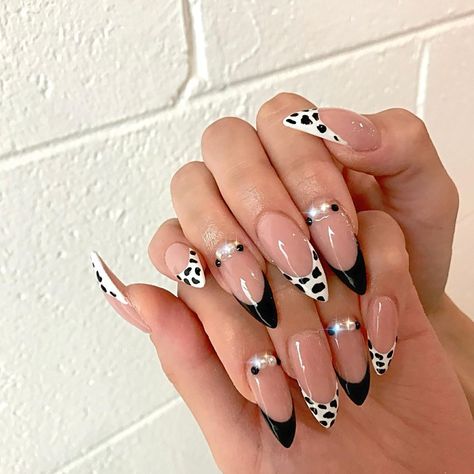 101 Dalmatian Nails, 101 Dalmations Nails, Cruella Deville Nails, Dalmatian Nails, Cartoon Nail Designs, Character Nails, Nail Polish Style, Nail Vibes, Instagram 101