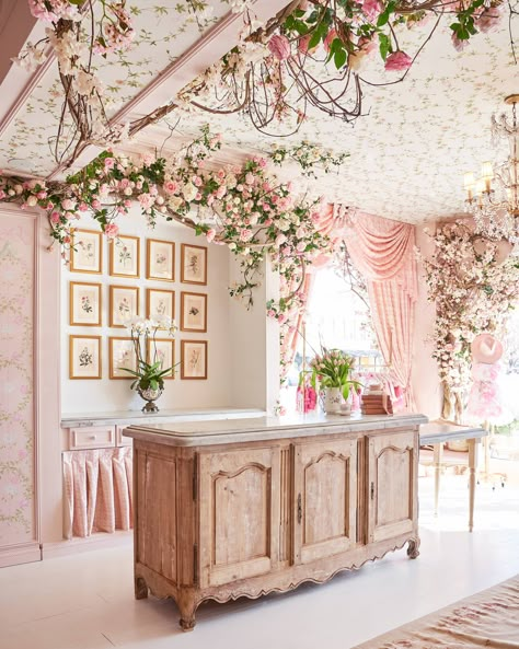 Greetings from Dallas Shabby Chic Hair Salon, Whimsical Office Decor Work Spaces, Whimsical Retail Design, French Boutique Interior, Pink Boutique Interior, Botique Interiors, Girly Boutique, Garden Installation, English Rose Garden