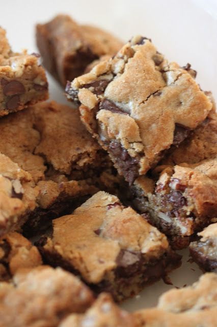 Chocolate Chunk Blondies, Heavenly Cake, Desert Bars, Gourmet Ice Cream, Honey Chocolate, Chocolate Chip Cookie Cake, Chocolate Chunk, Chocolate Chunk Cookies, Baked Goodies