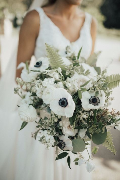 wedding flower trends - white and black anemone wedding flower bouquets #weddings #weddingflowers #weddingideas #wedding #himisspuff #bouquets #flowers Veronica White Flower, Veronica White, Anemone Wedding, White Anemones, Anemone Bouquet, Wedding Flower Trends, Bouquet Bride, White Anemone, Boda Mexicana