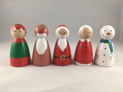 Christmas Peg Dolls, Wooden Spool Crafts, Dolly Pegs, Disney Christmas Decorations, Spool Crafts, Wood Peg Dolls, Worry Dolls, Handmade Wooden Toys, Peg People