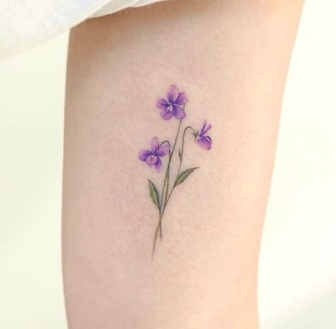 Tattoos Violet Flower, Flower Wrist Tattoo, Purple Flower Tattoos, Violet Flower Tattoos, Iris Flower Tattoo, Classy Tattoos For Women, Violet Tattoo, Purple Tattoos, Memories Ideas