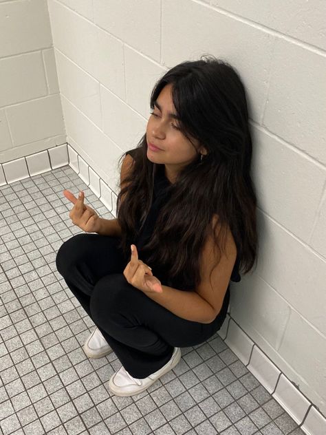 Good School Pictures, Last First Day Of School Senior Year Picture Ideas, First Day Of School Aesthetic, School Bathroom Pics, School Bathroom Aesthetic, Senior Aesthetic, Australia School, School Pic, Bathroom Pics