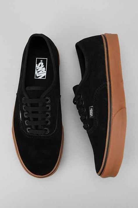 Vans Gum Sole, Daily Shoe, Sneakers Vans, Best Shoes For Men, Black Vans, Vans Sneakers, Painted Shoes, Vans Authentic, Off The Wall