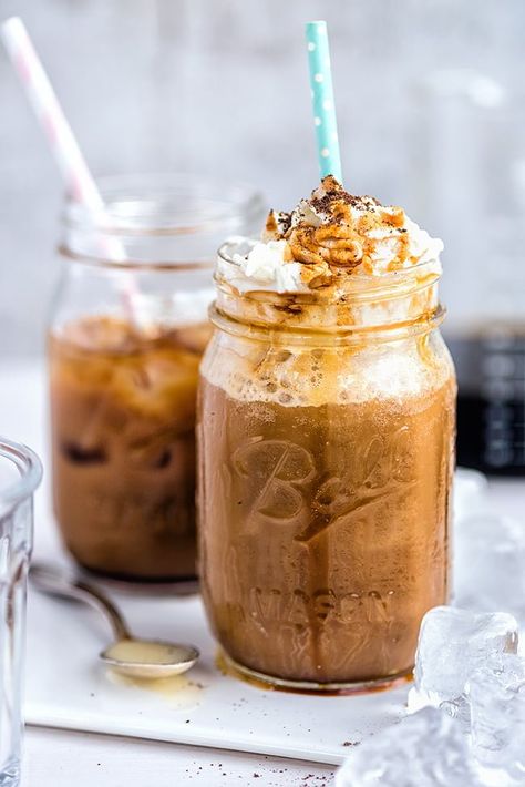 Vietnamese iced cold brew coffee with whipped cream and caramel Coffee With Ice Cream, Iced Cold Brew, Coffee With Whipped Cream, Homemade Coffee Drinks, Cold Brew Coffee Recipe, Best Iced Coffee, Drinks Photography, Vietnamese Iced Coffee, Vietnamese Coffee