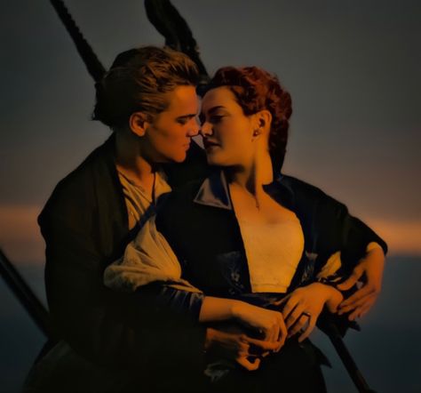 Romantic Movie Night, Leo And Kate, Jack Rose, Leonardo Dicaprio 90s, Romantic Questions, Titanic Movie, Classic Romance, Romantic Photos Couples, I Love Cinema