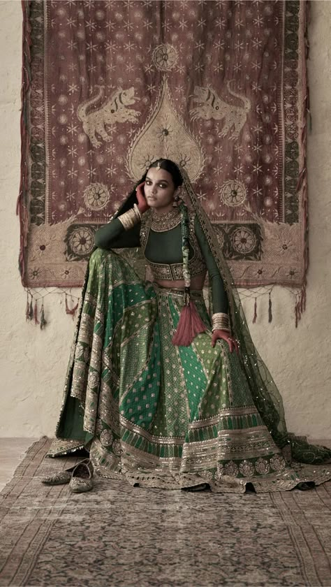 Sabyasachi Blouses, Green Bridal Lehenga, Fancy Collar, Sabyasachi Sarees, Rajasthani Dress, Sabyasachi Lehenga, Lehenga Designs Simple, Bridal Lehenga Red, Casual Indian Fashion