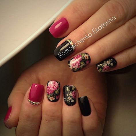 Gold Floral Nails, Black Flower Nails, Black Floral Nails, Flower Nails Pink, Nail Foil, Wow Nails, Hello Nails, Floral Nail, Aesthetic Letters