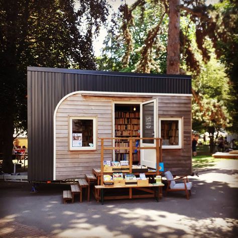 Tiny House Bookstore On Wheels In France - Simplemost Bookstore On Wheels, Tiny Bookstore, Mobile Bookstore, Bookstore Ideas, Mobile Library, Porthole Window, Sleeping Loft, Little Library, Book Shop