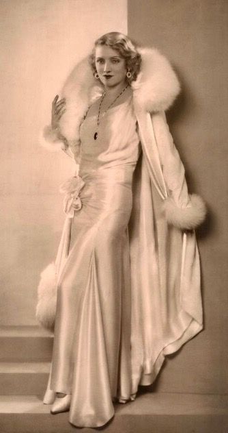 1930s Fashion Glamour, 1930s Hollywood Aesthetic, 1930s Debutante, 1930s Hollywood Fashion, 1930s Rich Woman, 1930s Glamour Old Hollywood, 1930s Fashion Women Glamour, 1920 Evening Dress, 1930s Cabaret