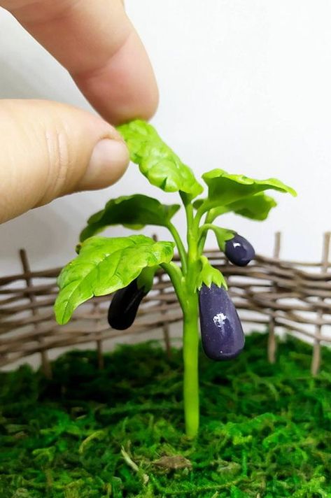 Polymer Clay Miniatures Tutorials Fairies Garden, Minatures Gardens, Miniature Polymer Clay Plants, Tray Garden Miniature, Miniature Vegetables Clay, Dollhouse Garden, Disney Art Drawings, Miniature Plants, Dollhouse Decor