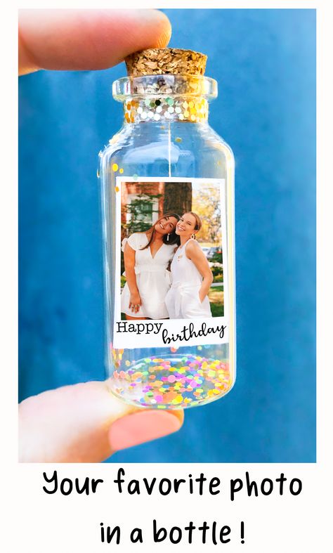 Mini Jar Gift Ideas, Diy Gifts Love, Crafts With Glass Jars, Matchbox Crafts, Birthday Room Decorations, Diy Projects Gifts, Photo Polaroid, Small Glass Bottles, Glass Bottle Diy