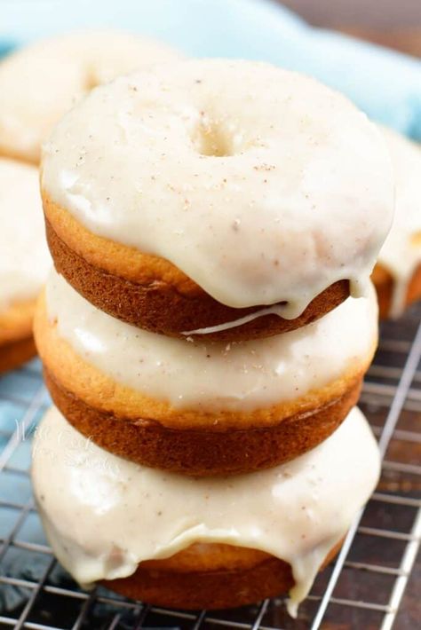 Eggnog Donut Recipe, Eggnog Recipes, Doughnut Recipes, Donuts Recipes, Donut Baking Pan, Eggnog Cake, Doughnut Recipe Easy, Glaze Icing, Homemade Doughnuts