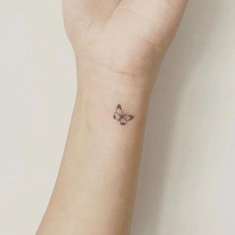 43 Simple and Small Tattoos Ideas For Women Tiny Butterfly Tattoo, Monarch Butterfly Tattoo, Simple Butterfly Tattoo, Butterfly Wrist Tattoo, Butterfly Tattoo On Shoulder, Butterfly Tattoo Meaning, Petit Tattoo, Small Butterfly Tattoo, Butterfly Tattoos For Women