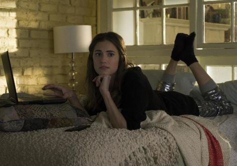 Season 5 episode 4 Marnie in sequin pants Marnie Girls Hbo, Girls Hbo, Abercrombie Girls, Color Season, Sequin Pants, Old Love, Summer Color, Summer Colors, Halloween Costumes