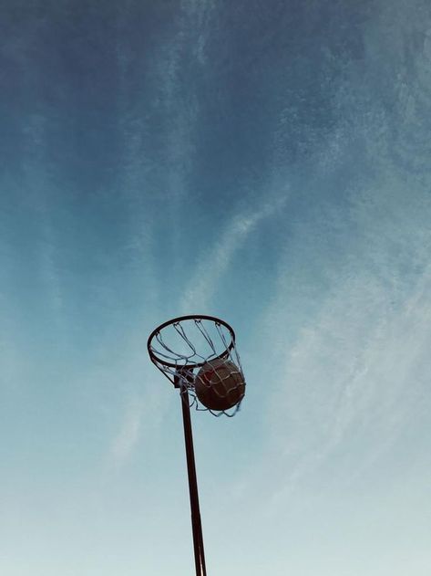 Aesthetic Netball Wallpaper, Netball Aesthetic Wallpaper Iphone, Netball Background, Blue Sports Aesthetic, Sporty Aesthetic Wallpaper, Aesthetic Netball, Netball Wallpaper, Netball Net, Netball Aesthetic