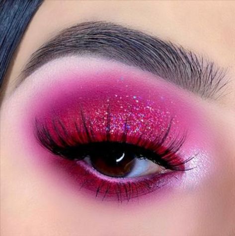 Make Up Roz, Fade Into Hue Palette, Fade Into Hue, Classic Bob Haircut, Makeup News, Eye Makeup Art, Gel Liner, Day Makeup, Makeup Pictures