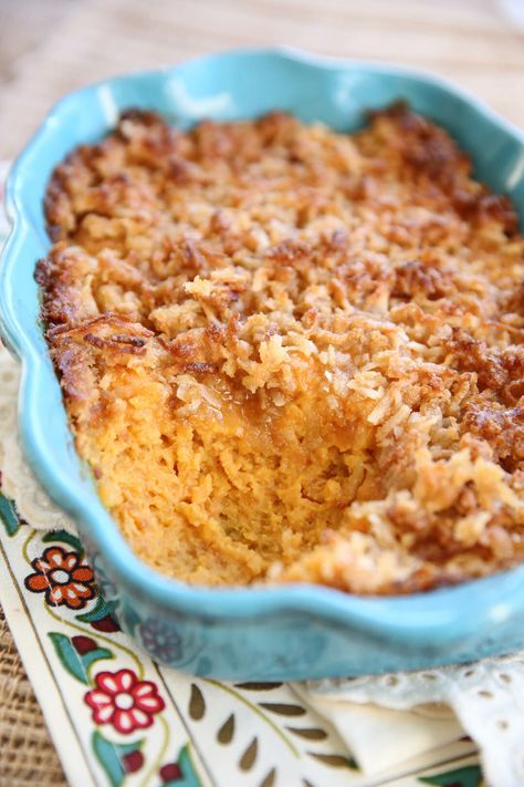 These candied coconut sweet potatoes will be the star of your Thanksgiving table! Creamy sweet potatoes with a caramelized coconut topping. To. Die. For. Candied Coconut, Candied Sweet Potatoes Baked, Candied Yams, Coconut Baking, Our Best Bites, Sweet Potato Recipe, Candy Yams, Candied Sweet Potatoes, Easter Dinner Recipes