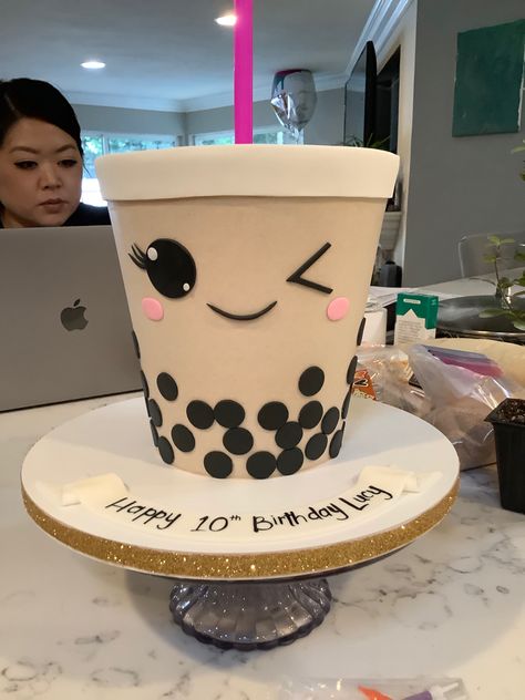 Boba Cupcake Design, Bubble Tea Valentine Box Ideas, Boba Cakes Ideas, Boba Pinata, Boba Theme Cake, Bobba Tea Cake, Bubble Tea Cupcakes, Boba Tea Party Decorations, Boba Tea Cake Ideas