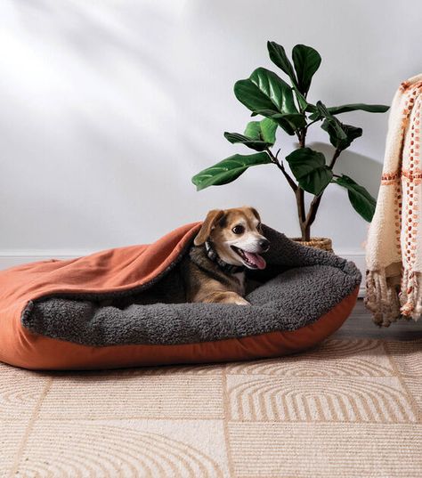 Things To Make With Fleece, Burrow Dog Bed, Sewing Projects Patterns, Dog Bed Sewing Pattern, Fleece Sewing, Fleece Sewing Projects, Fleece Dog Bed, Sewing Fleece, Fabric Wreath