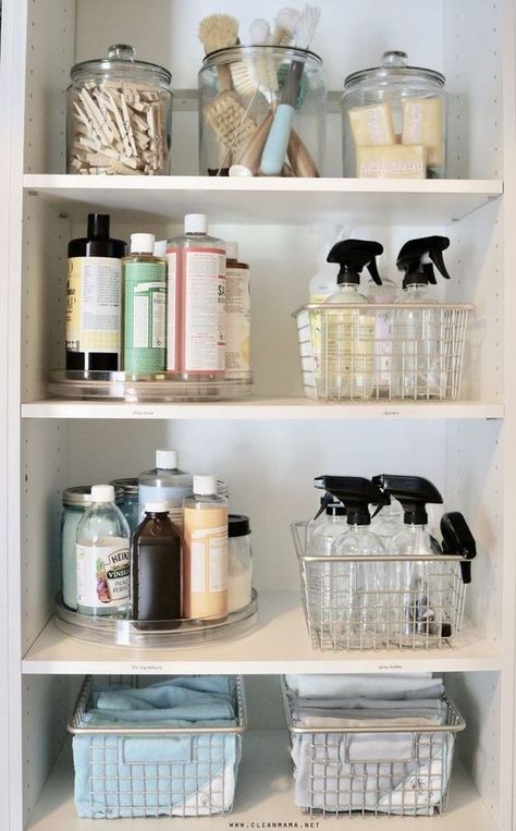 Organize Tips, Diy Bathroom Storage Ideas, Organiser Son Dressing, Apartment Wishlist, Bathroom Cabinets Diy, Bathroom Closet Organization, Linen Closets, Cleaning Supply Storage, Cleaning Supplies Organization