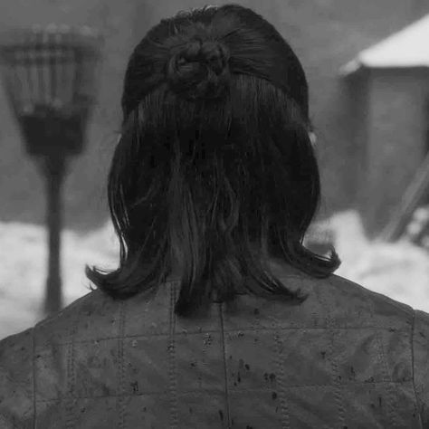 (( MaisieStyle )) on Twitter: "Goodbye, Arya Stark. #GameofThrones is a wrap. I need a moment. 😢… " Arya Stark Hairstyle, Arya Aesthetic, Arya Stark Memes, Arya Stark Actress, Arya Stark Season 1, Stark Hairstyle, Arya Stark Book, House Stark Aesthetic, Arya Stark Tattoo