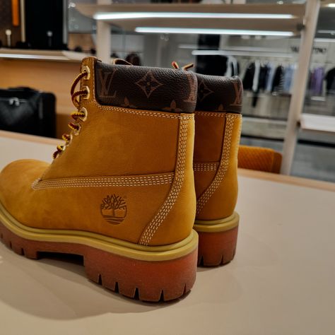 The co-branded LV x Timberland ankle boot combines the workwear spirit of Timberland with the luxury savoir-faire of Louis Vuitton. Model seen at Pharrell Williams' Fall-Winter 2024 men's show, it is made in Italy from the finest grained nubuck leather and features an insulated lining and a seam-sealed construction for optimum comfort and durability. Key details include a collar in Monogram grained calf leather and a tag bearing the signature of the collaboration. #leaguefits #louisvuitton #... Timberland Boots For Men, Timberland Ankle Boots, Timberlands, Boots For Men, Pharrell Williams, Key Details, Nubuck Leather, Winter 2024, Timberland Boots