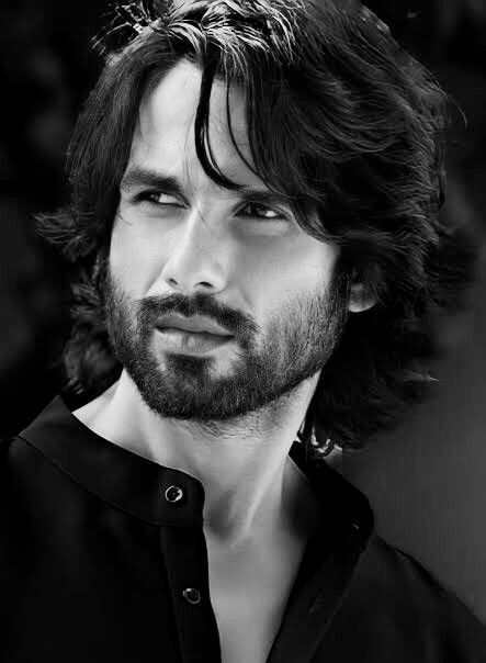 Shahid Kapoor Long Hair, Short Haircuts For Square Faces, Big Hairstyles, Chris Evans Haircut, Haircuts For Square Faces, Sree Ram, Mira Kapoor, Fine Hair Men, Men With Long Hair