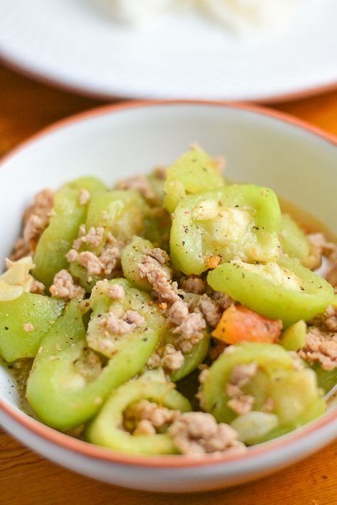 This Filipino dish, sauteed sponge gourd (ginisang patola) is so simple and easy to make, it is ready in 25 minutes. Filipino Vegetable Dishes, Filipino Vegetable Recipes, Sponge Gourd, Chayote Recipes, Easy Filipino Recipes, Philippines Recipes, Yummy Vegetable Recipes, Filipino Dish, Filipino Style