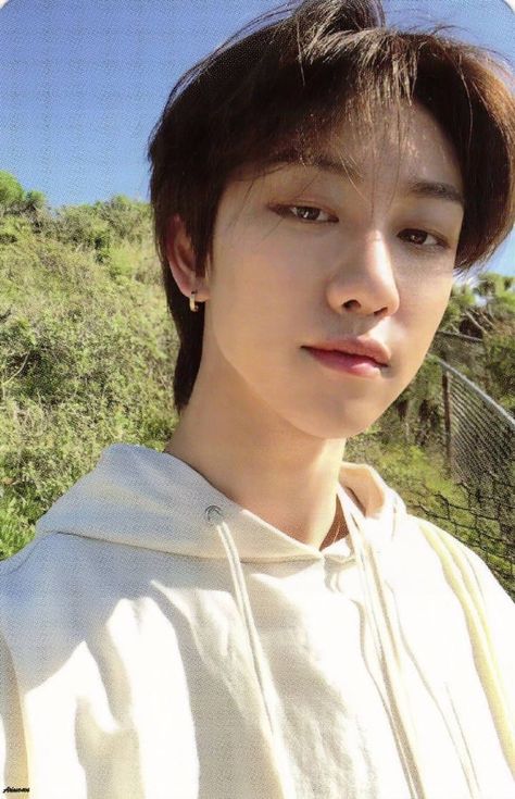 Seventeen Minghao, Photocard Scan, Diamond Life, Love U So Much, Iphone Background Wallpaper, Photo Cards, Pretty People, Seventeen, Memes