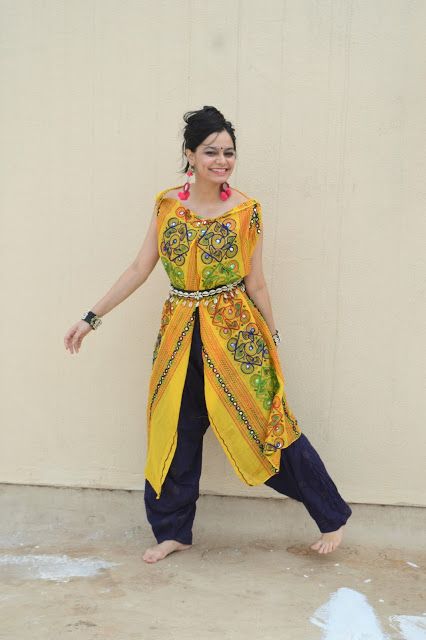 How to style a dupatta into a top. Yellow embroidered top for navratri. Indowestern outfit ideas, ethnic fashion, traditional indian outfits Indowestern Garba Outfit, Trending Navratri Outfits, Indowestern Navratri Outfits, Indo Western Garba Outfit, Navratri Indo Western Outfits, Navratri Dress Fashion With Jeans, Diy Navratri Outfits, Top For Navratri, Navratri Outfits Ideas Indo Western