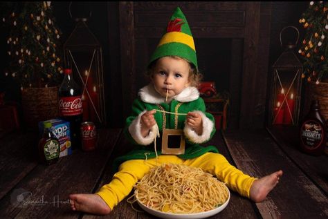 Buddy The Elf Photoshoot, Elf Christmas Card Photo Ideas, Elf Photoshoot Christmas, Buddy The Elf Baby Costume, Green Elf Outfit, Kids Elf Outfit, Buddy The Elf Baby Photoshoot, Christmas Wallpaper Buddy The Elf, Baby Elf Pictures