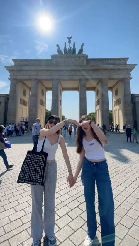 Berlin Outfits Summer, Berlin Outfit Summer, Berlin Summer Outfits, Berlin Hat, Portugal Winter, Berlin Summer, Summer Aesthetic Outfit, Berlin Photos, Summer Escape