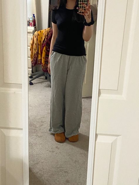 Wide Leg Sweatpants Outfit, Sweatpants Aesthetic, High School Fashion, Sixth Form, Sweatpants Outfit, Wide Leg Sweatpants, School Style, Dream Style, Virtual Closet