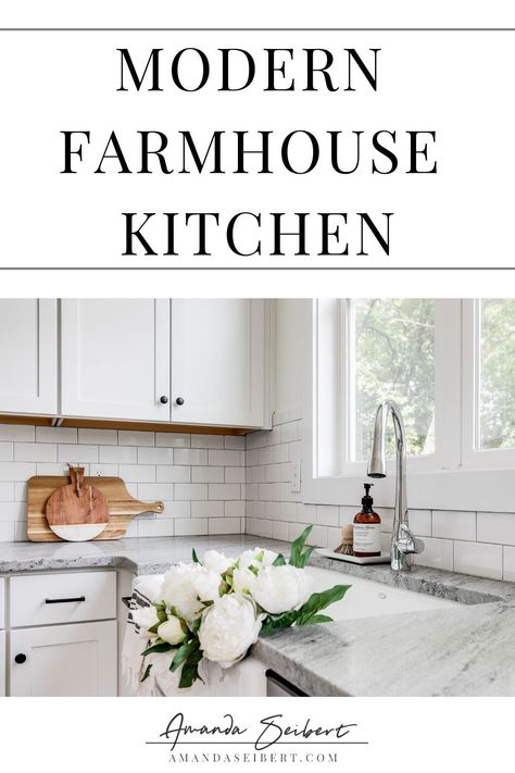 Kitchens With White Subway Tile, White Marble Kitchen Countertops, White Subway Tiles Kitchen Backsplash, White Subway Tile Kitchen, Subway Tile Backsplash Kitchen, White Marble Kitchen, Marble Countertops Kitchen, Subway Tile Kitchen, Kitchen Marble