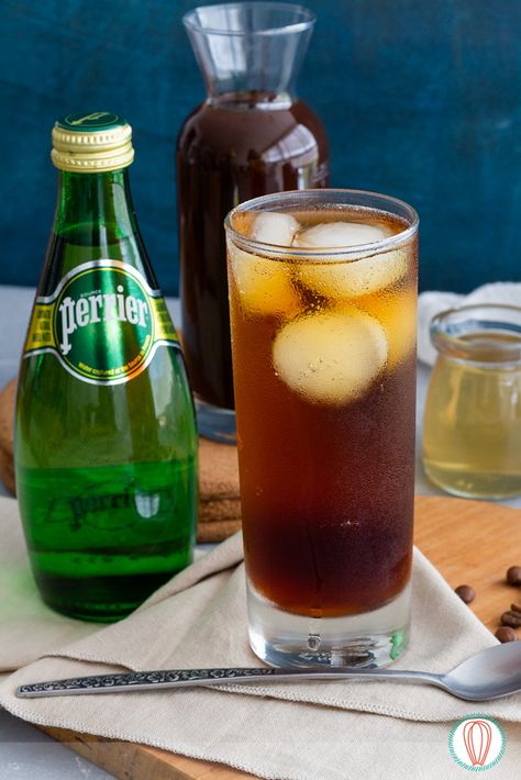 Sparkling Iced Coffee - The Foodies' Kitchen Cold Brew Coffee Recipe, Couple Cooking, Enjoy Coffee, Ice Coffee Recipe, Club Soda, Brew Coffee, Mineral Water, Cold Brew Coffee, Simple Syrup