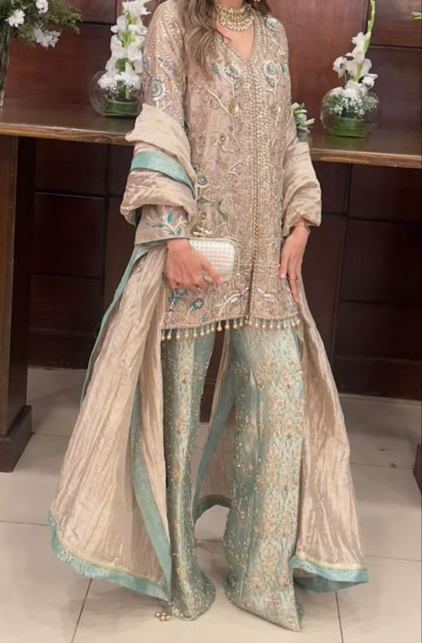 Suits For Newly Wed Bride, Roka Ceremony Outfits, Pakistani Long Dresses, Desinger Dresses, Indian Outfits Modern, Roka Ceremony, Islamic Modest Fashion, Latest Bridal Lehenga, Trendy Outfits Indian